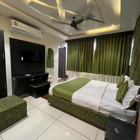 Prime View Hotel Ahmedabad Buitenkant foto
