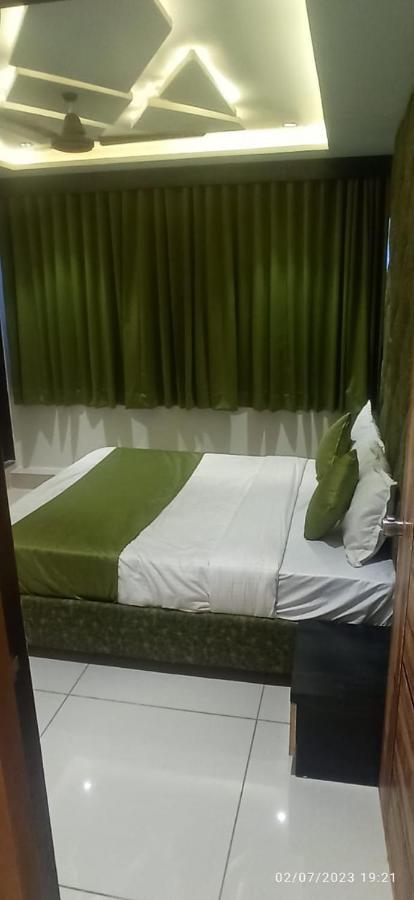 Prime View Hotel Ahmedabad Buitenkant foto