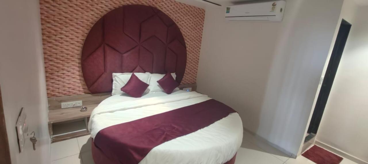 Prime View Hotel Ahmedabad Buitenkant foto